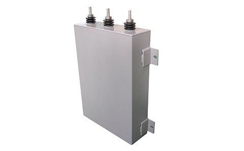 電容器的容量大小與什么有關(guān)？為什么？