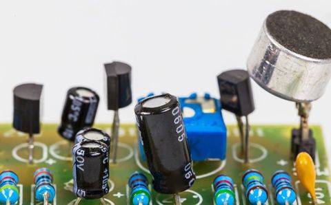 無功補償電容器漏油，可以繼續(xù)使用嗎？